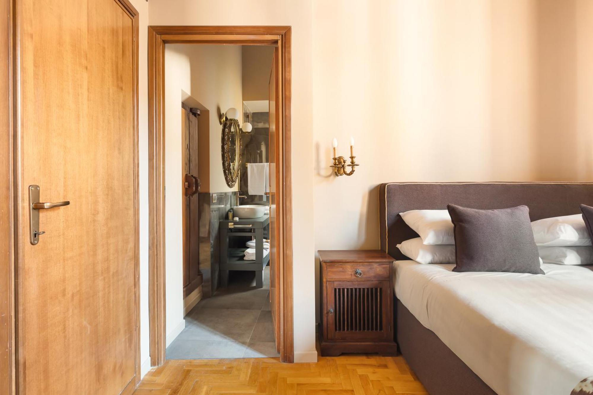 Casa Maestro, A Burghesius Roma