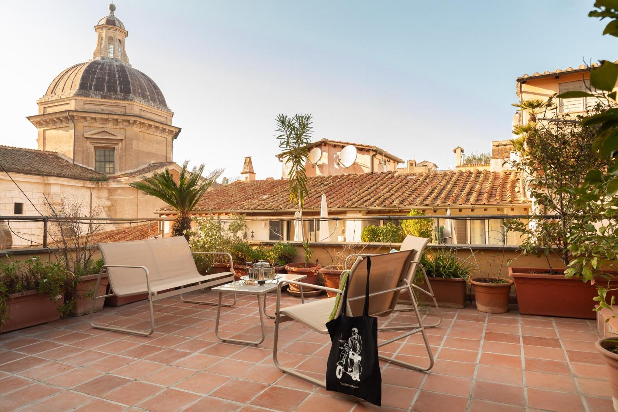 Casa Maestro, A Burghesius Roma