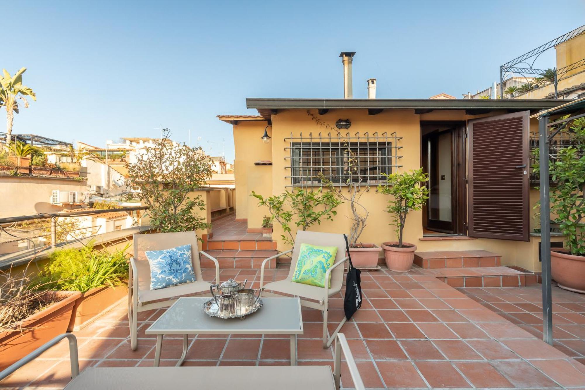 Casa Maestro, A Burghesius * Roma