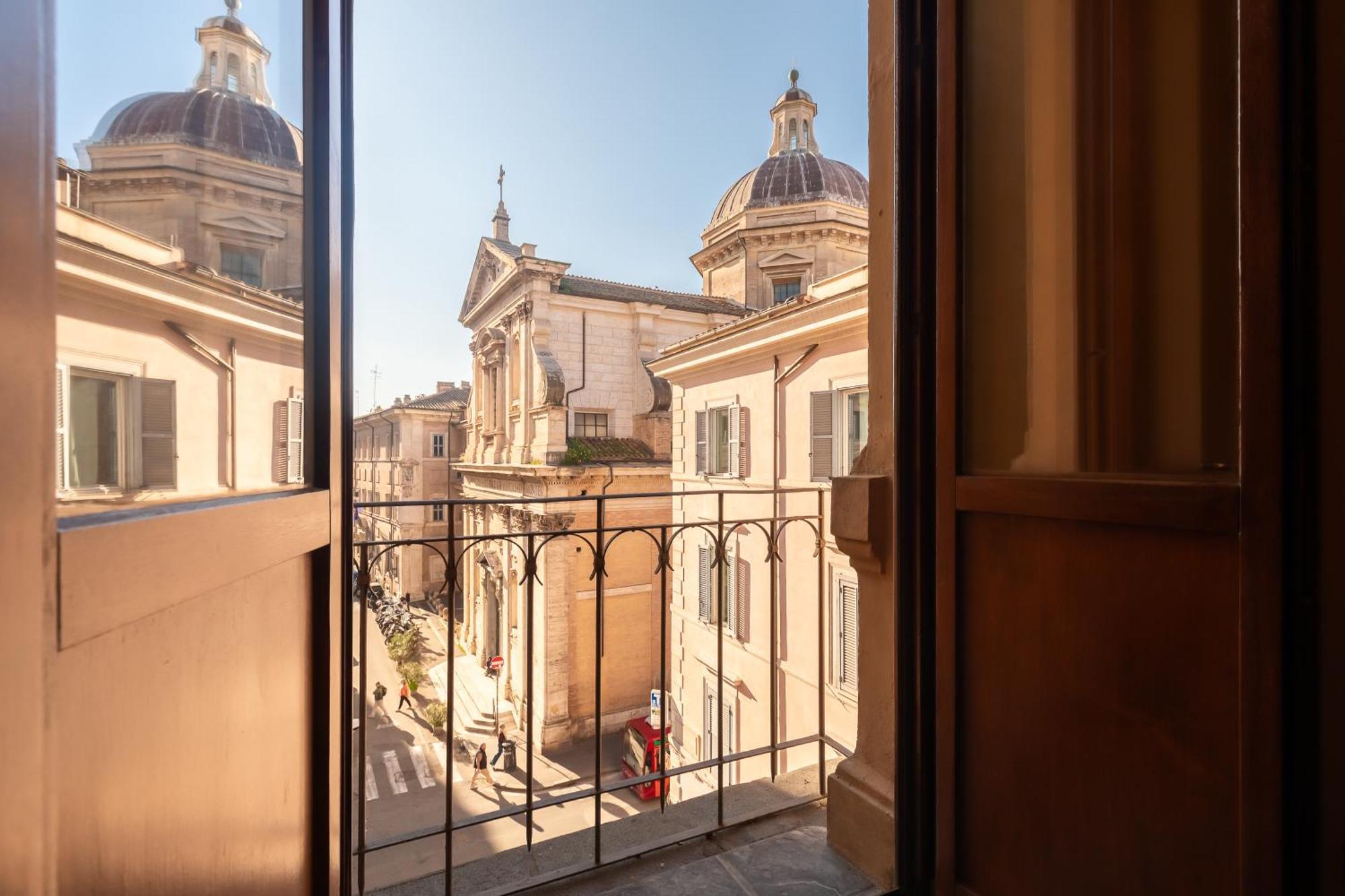 Casa Maestro, A Burghesius * Roma