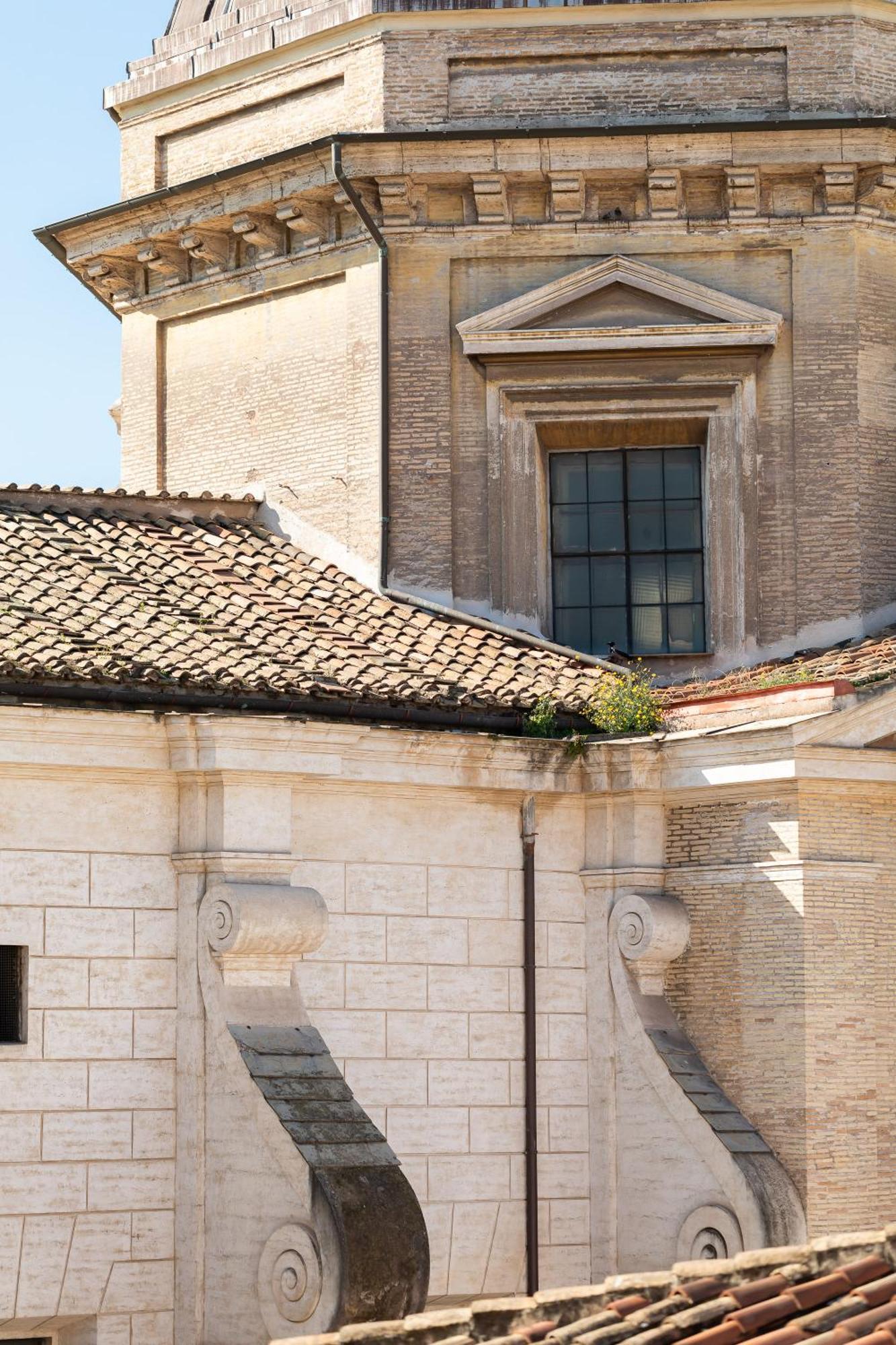 Casa Maestro, A Burghesius Roma