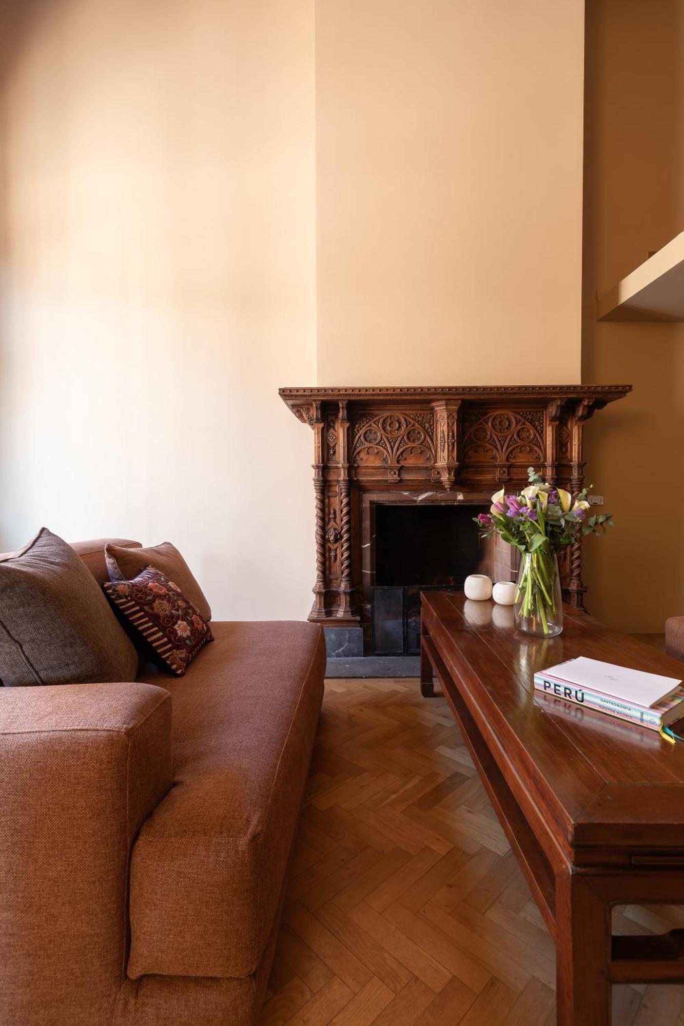 Casa Maestro, A Burghesius Roma
